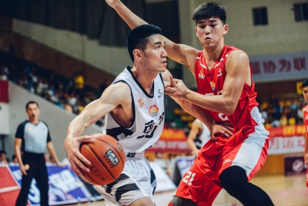 关于体育赛场燃情激战：双方强队角逐谁主沉浮的信息