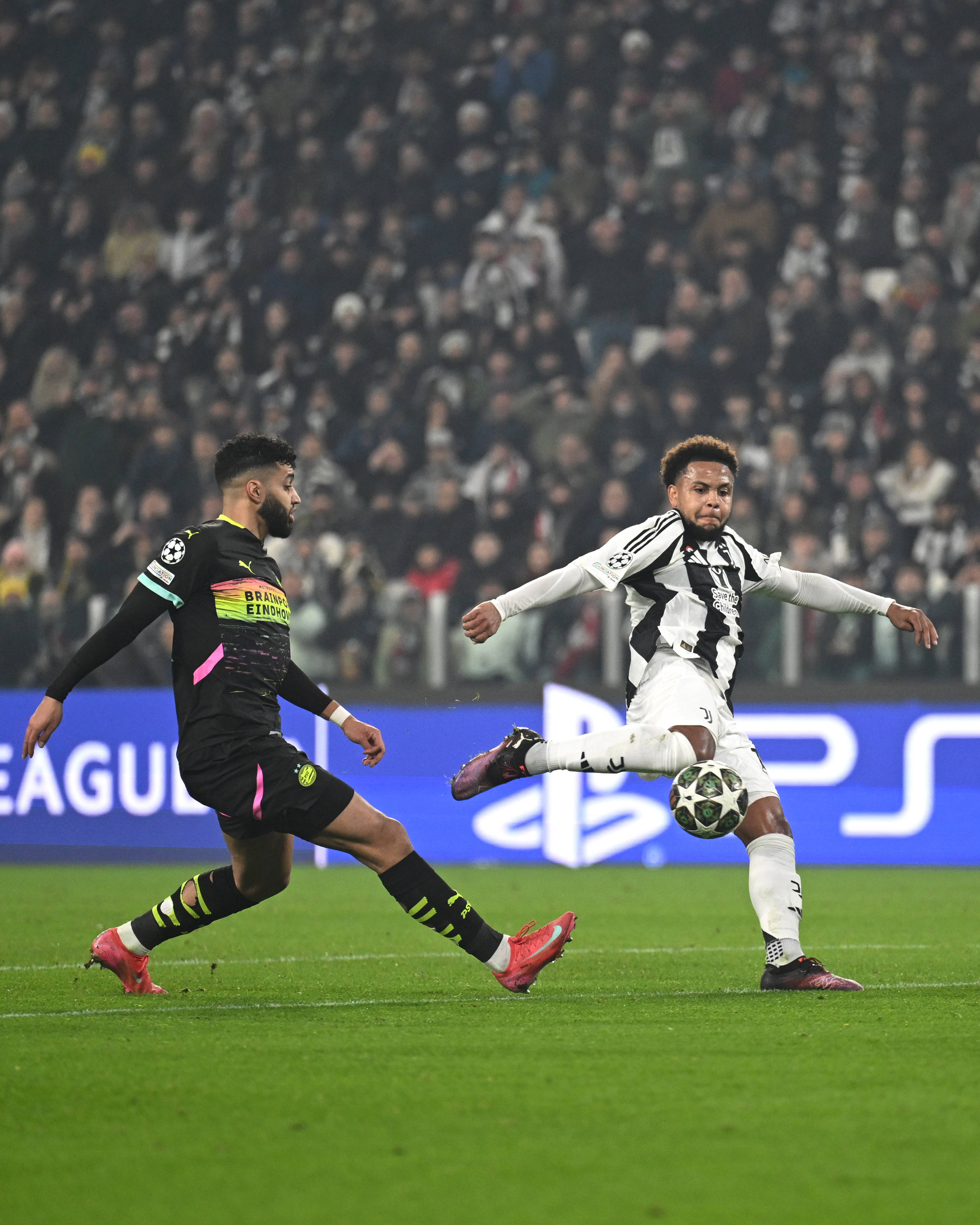 皇马PK曼联,西甲英超巅峰对决引爆全场 皇马PK曼联,西甲英超巅峰对决引爆全场