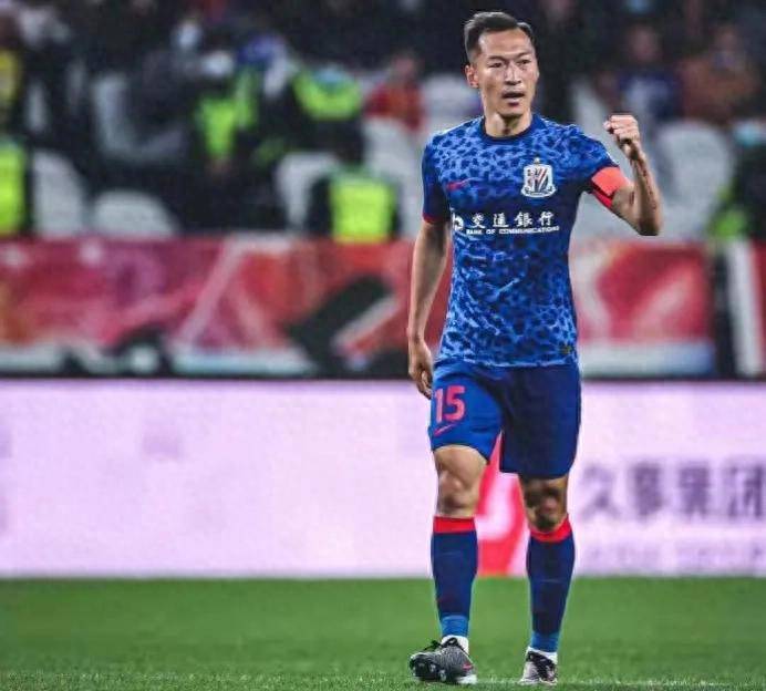 上海申花队员表现出色，赢得球迷赞誉