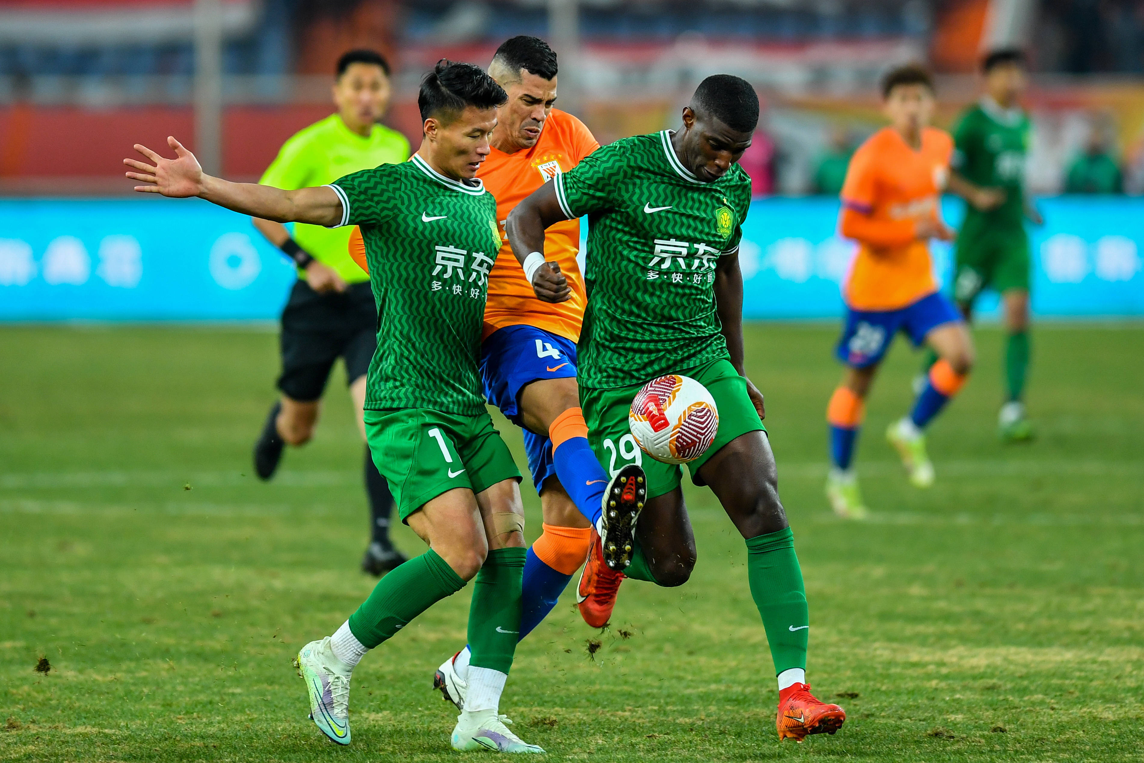 国安客场战平河南建业,领先优势稍减的简单介绍 国安客场战平河南建业,领先优势稍减的简单介绍