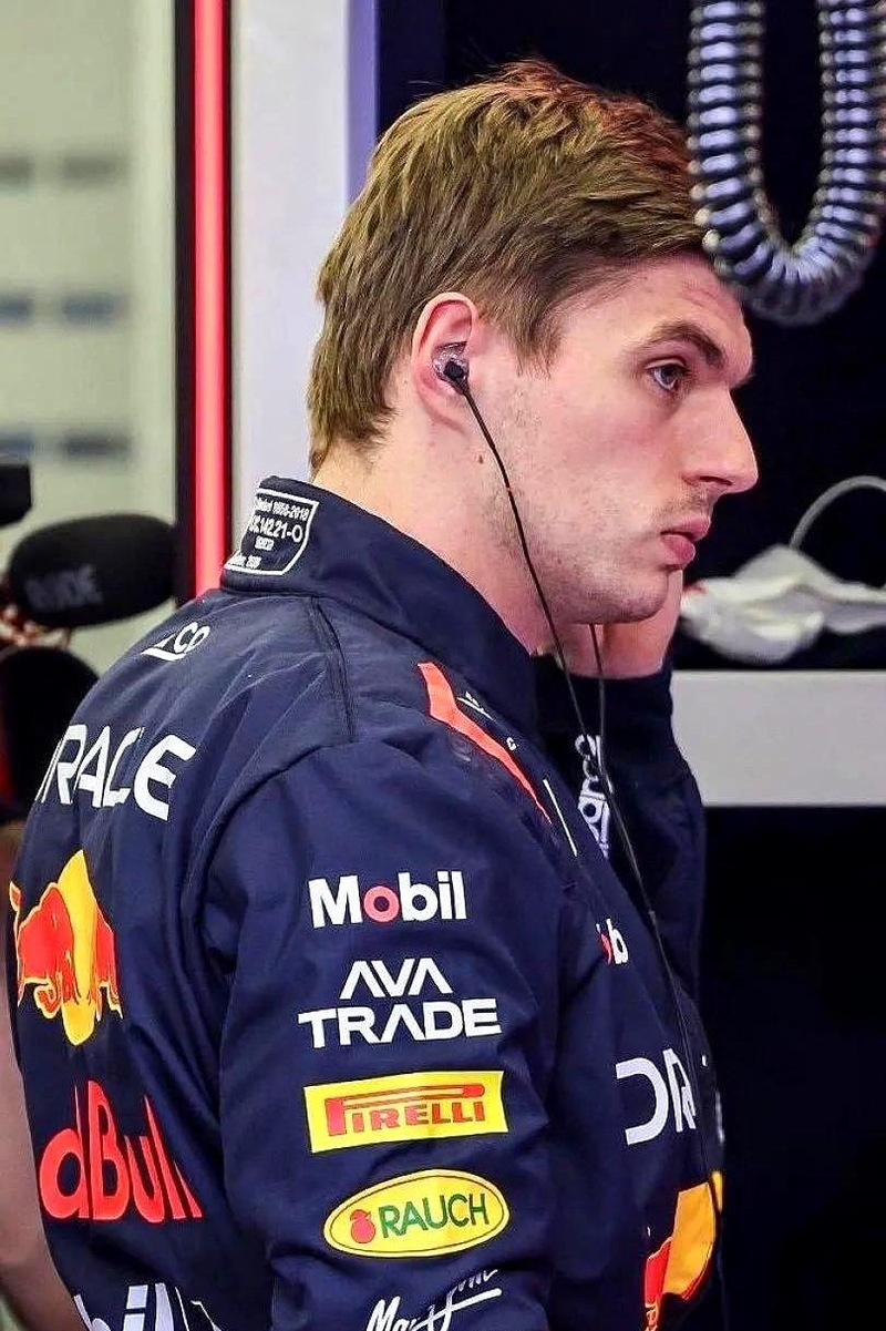 关于红牛车队绝杀梅赛德斯，维斯塔潘点燃赛场的信息