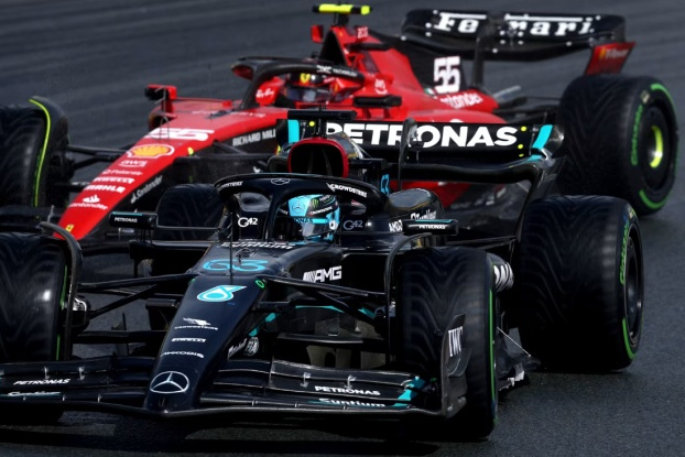 关于梅赛德斯轻取迈凯伦，汉密尔顿刷新纪录的信息