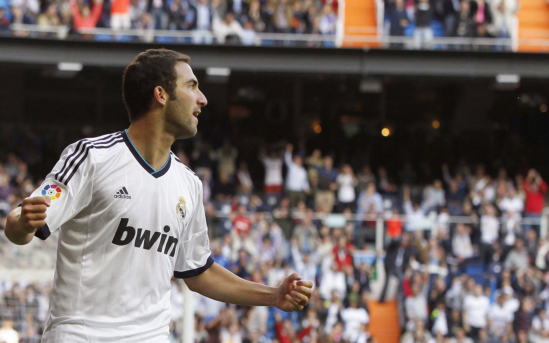 瑞士对阵阿尔及利亚，福登惊艳四座，一场跨越时空的足球想象