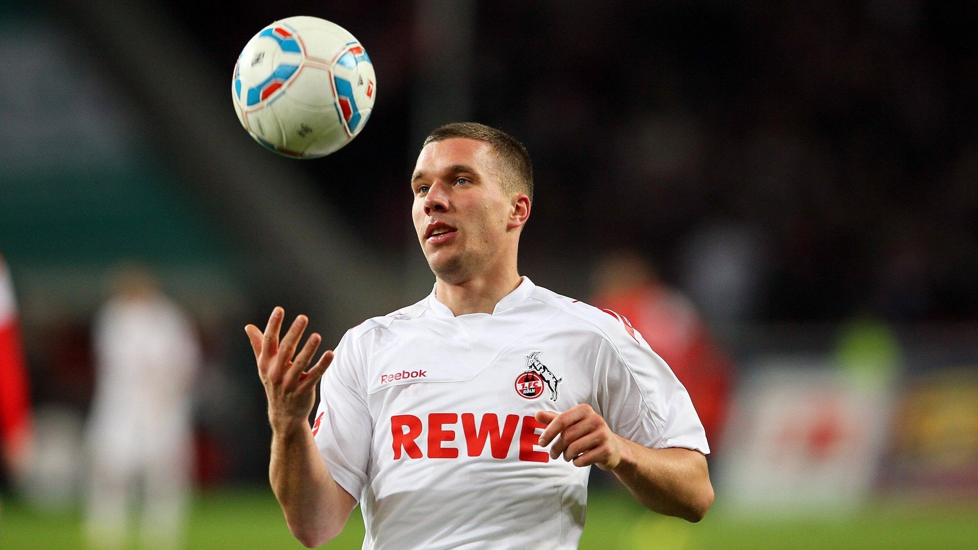 赛道与绿茵场，当F1新赛季撞上AC米兰的秘鲁风暴