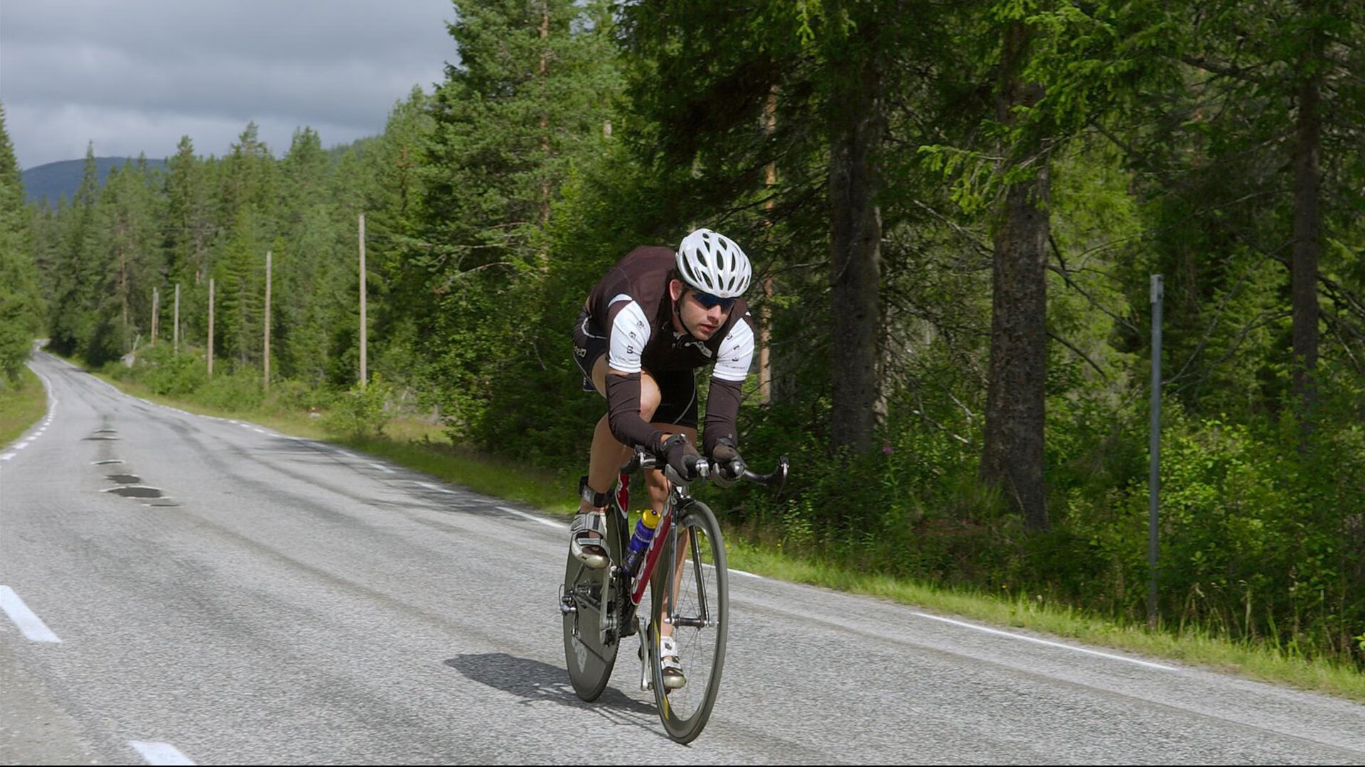李梓嘉孤军扛旗难敌团队碾压，日本队展现羽球强国底蕴